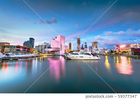 Cleveland, Ohio, USA downtown city skyline 59377347