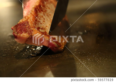 烹飪牛肉沙朗牛排的形象 烹飪牛肉沙朗牛排的形象 59377819
