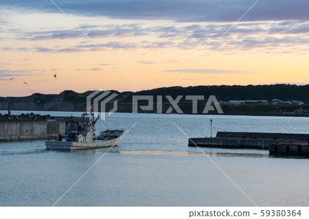 Fishing boats leaving the sunrise fishing port / Fishing port in Hokkaido Image of fresh seafood Fishing boats leaving the sunrise fishing port / Fishing port in Hokkaido Image of fresh seafood 59380364
