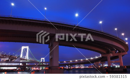 Summer Sunset Rainbow Bridge in Tokyo 59381315