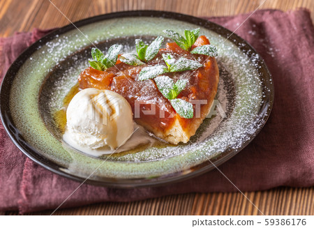 Portion of tarte Tatin Portion of tarte Tatin 59386176