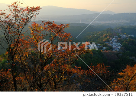 Evening view of Yoshinoyama in autumn (Yoshino-cho, Yoshino-gun, Nara) Evening view of Yoshinoyama in autumn (Yoshino-cho, Yoshino-gun, Nara) 59387511
