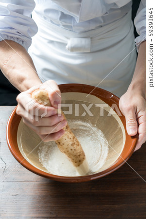 在掛Nagatoro的板前 在掛Nagatoro的板前 59391645