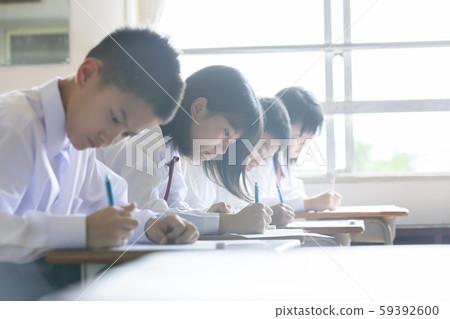 學習班級場景初中和高中學生的形象 59392600