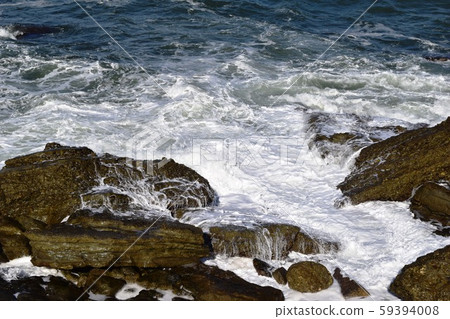 Rough waves on the Shonai coast 59394008