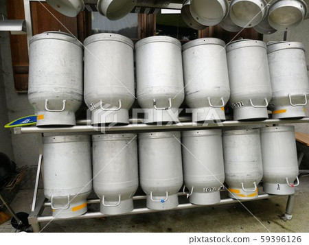 瑞士高地牧場使用的牛奶攪拌機 瑞士高地牧場使用的牛奶攪拌機 59396126