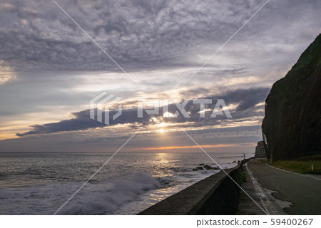 The scenery of Horoman Coast at sunset in Samani, Hokkaido, and the abandoned roads of Hidaka. The scenery of Horoman Coast at sunset in Samani, Hokkaido, and the abandoned roads of Hidaka. 59400267