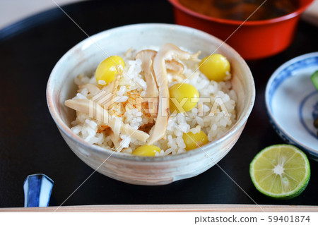 Mushroom rice with ginkgo 59401874