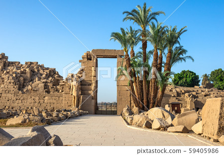 Ruins in the Karnak temple Ruins in the Karnak temple 59405986