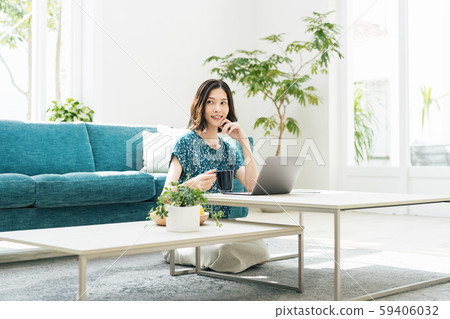 家用電腦的女人 家用電腦的女人 59406032