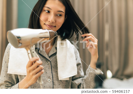 吹風機吹的女人 59406157