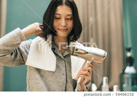 Hair dryer blow woman 59406158