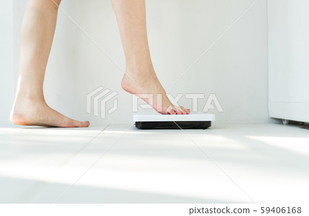 Weight scale woman diet 59406168