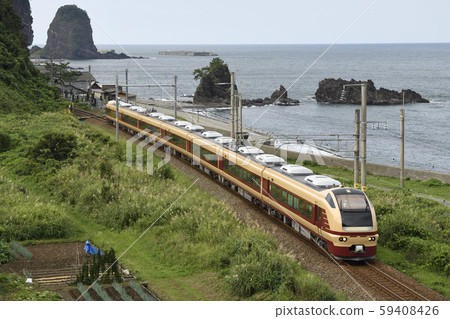 JNR express color wind E653 series running on the Uetsu Main Line JNR express color wind E653 series running on the Uetsu Main Line 59408426