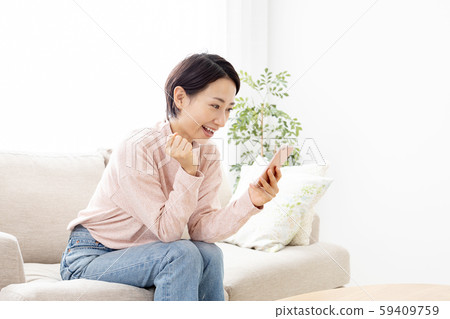Woman operating a smartphone 59409759