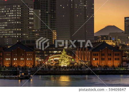 [橫濱紅磚倉庫照亮富士山] 59409847