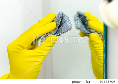 Bath cleaning Newspaper How to remove water from the mirror 59411706