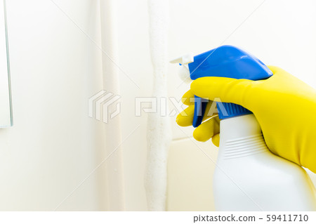 Bath cleaning Bleach spray on mold Chlorine Bath cleaning Bleach spray on mold Chlorine 59411710