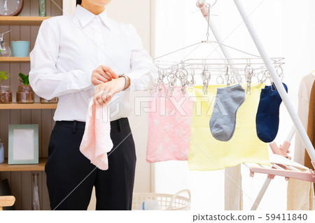Business woman who cares about housework before work 59411840