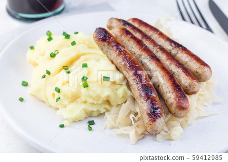 Roasted nuremberg sausages  59412985