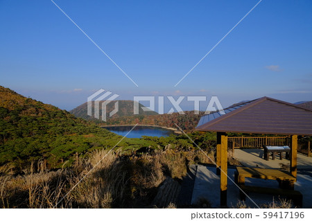 從天文台的頂部可以欣賞到海老野高原火山湖的美麗景色 59417196