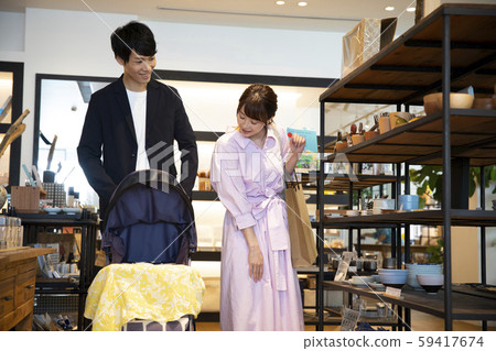 Couple, couple, shopping Couple, couple, shopping 59417674