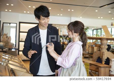 Couple, couple, optician, clerk, customer service 59417694