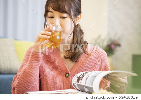 Ladies canned beer supper home drinking magazine Ladies canned beer supper home drinking magazine 59418019