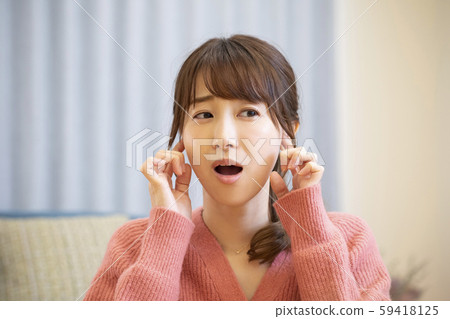 女性中耳炎，耳聾，疾病，嘈雜 59418125