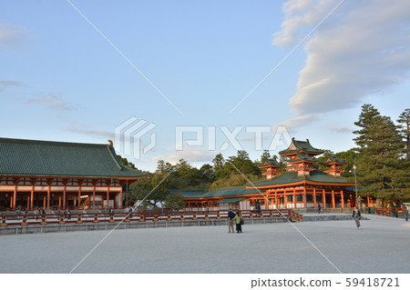 [京都府]平安神宮在晚上 59418721