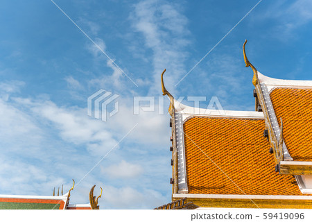 Wat Ratchanatdaram and Loha Prasat (iron castle) 59419096