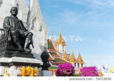 Wat Ratchanatdaram and Loha Prasat (iron castle) 59419098