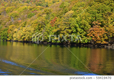 洞爺湖中島紅葉(從遊船上觀看) 洞爺湖中島紅葉(從遊船上觀看) 59419470