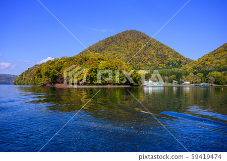 Lake Toya Nakajima colored leaves (view from pleasure boat) 59419474