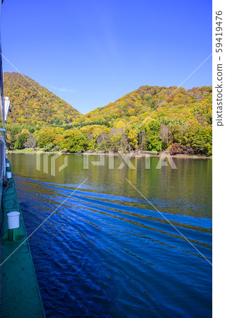 洞爺湖中島紅葉 從遊船上觀看 照片素材 圖片 圖庫