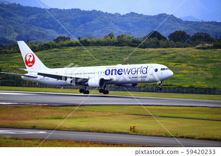 Airplane that has entered the runway Airplane that has entered the runway 59420233