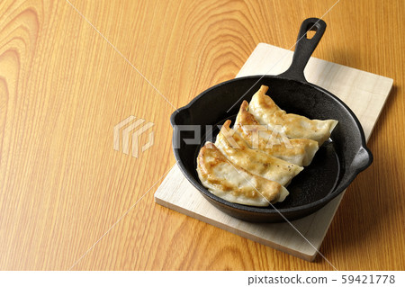Grilled dumpling 59421778