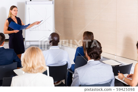 Young woman sharing business ideas with colleagues 59425098