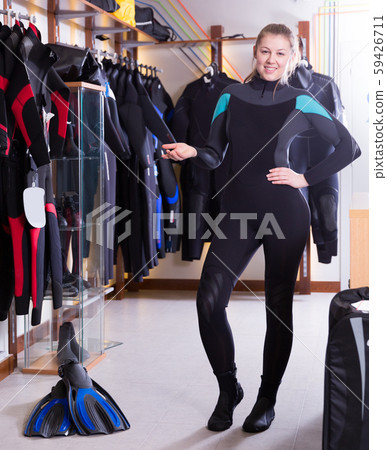 girl is standing in diving costume 59426711