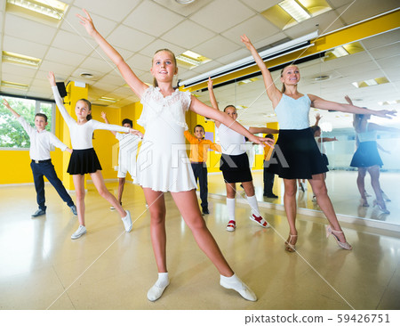 Children in dance studio 59426751