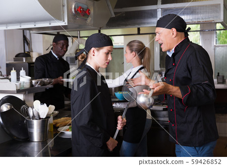 Chef dissatisfied with work of girl 59426852