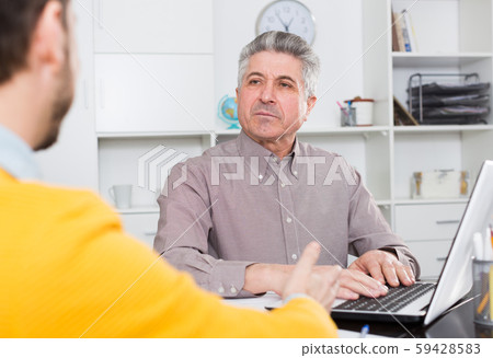 Men sign credit agreement 59428583
