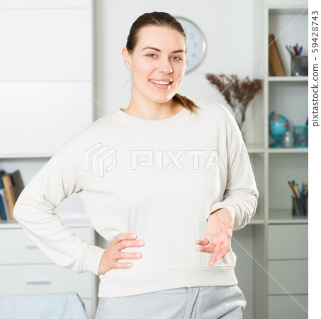 Sporty girl is standing and posing 59428743