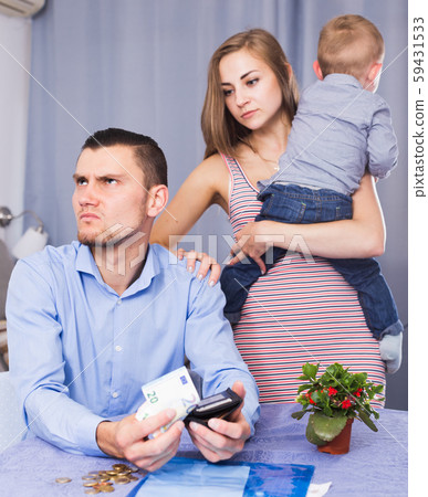 Angry female extorting money from male 59431533