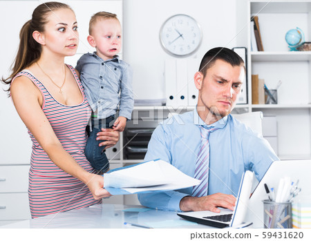 male lawyer scolding with young indignant woman male lawyer scolding with young indignant woman 59431620