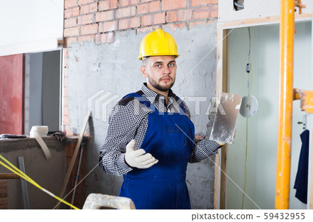 Craftsperson ready is plastering the wall Craftsperson ready is plastering the wall 59432955