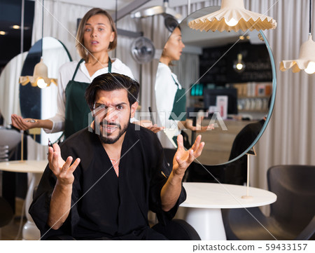 male visitor shocked in salon 59433157