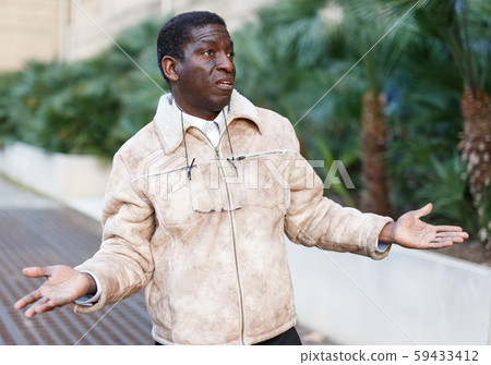 Portrait of bewildered man Portrait of bewildered man 59433412