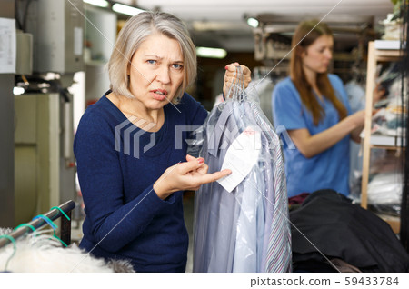 Woman disagree with price of service Woman disagree with price of service 59433784