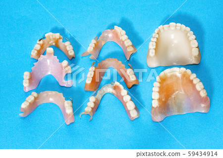 Removable dentures flexible, devoid of nylon, hypoallergenic exempt from monomer. 59434914